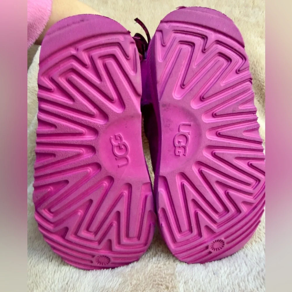 UGG scuff this